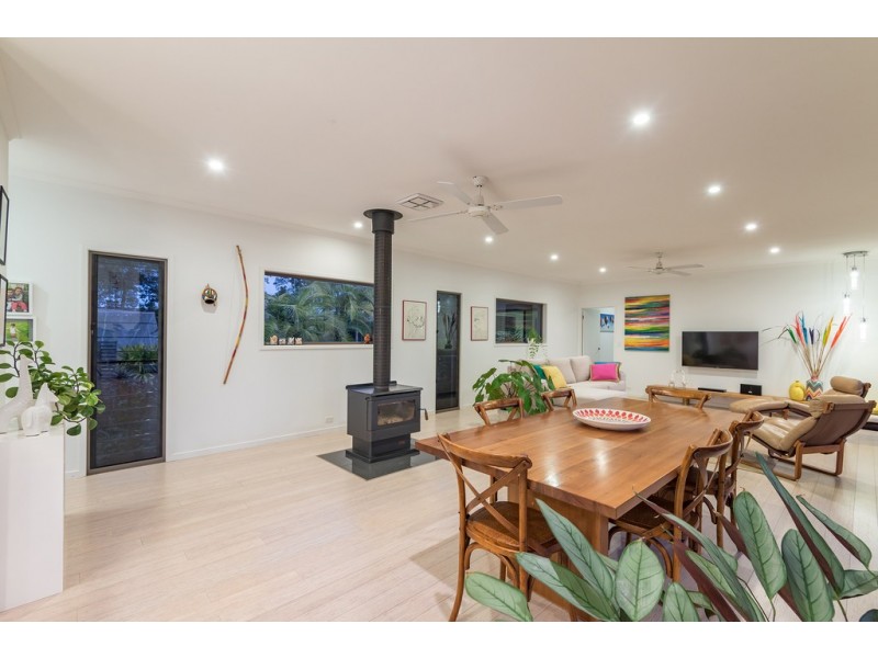 43 Highland Dr, Lake Macdonald QLD 4563