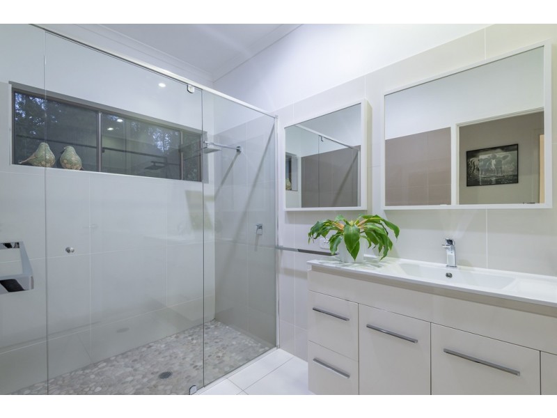 43 Highland Dr, Lake Macdonald QLD 4563
