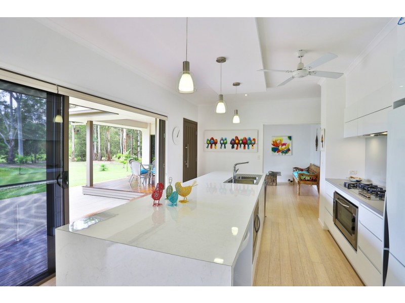 43 Highland Dr, Lake Macdonald QLD 4563