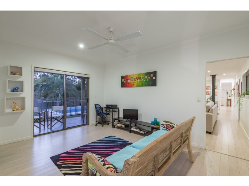 43 Highland Dr, Lake Macdonald QLD 4563