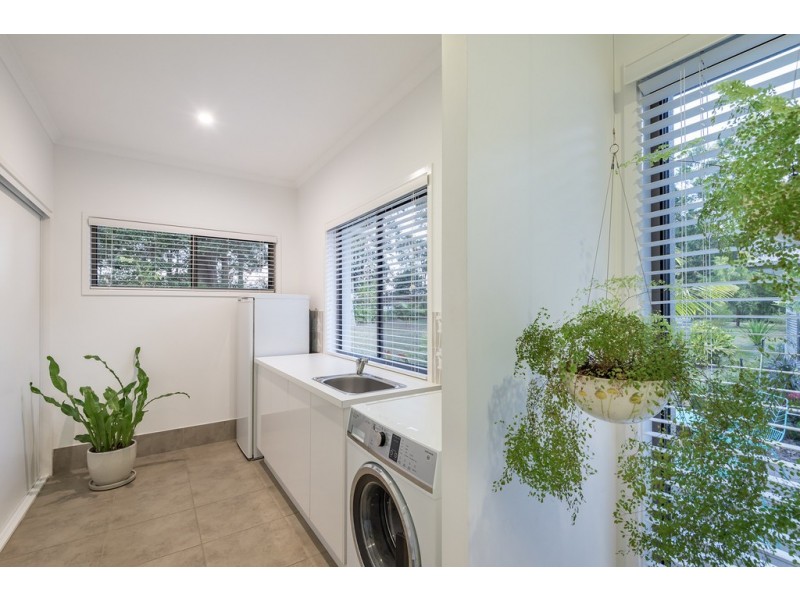 43 Highland Dr, Lake Macdonald QLD 4563