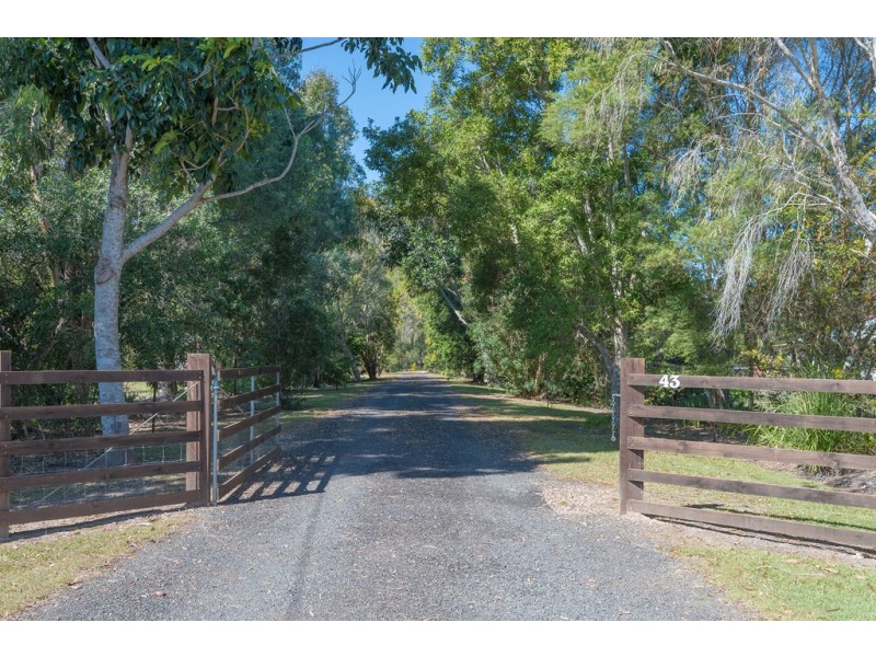43 Highland Dr, Lake Macdonald QLD 4563