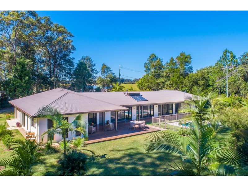 43 Highland Dr, Lake Macdonald QLD 4563