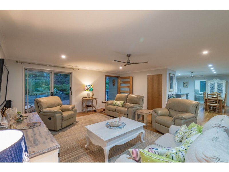 32 Kamala Drive, Lake Macdonald QLD 4563