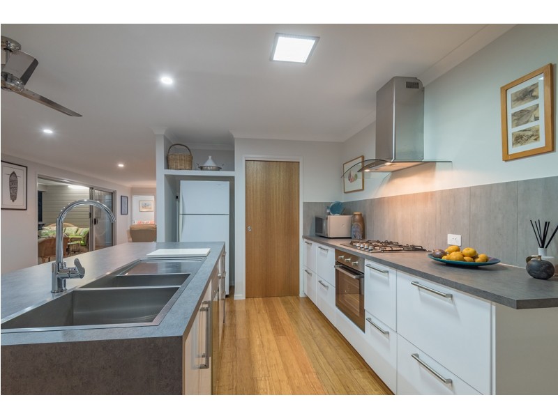 32 Kamala Drive, Lake Macdonald QLD 4563