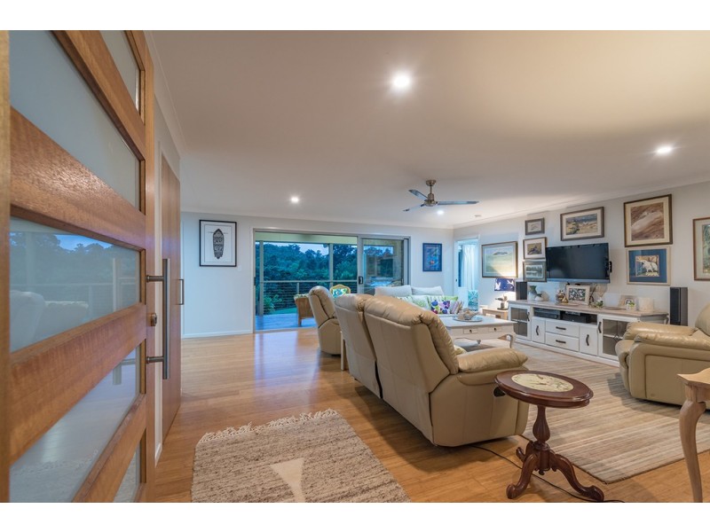 32 Kamala Drive, Lake Macdonald QLD 4563