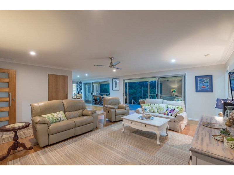 32 Kamala Drive, Lake Macdonald QLD 4563