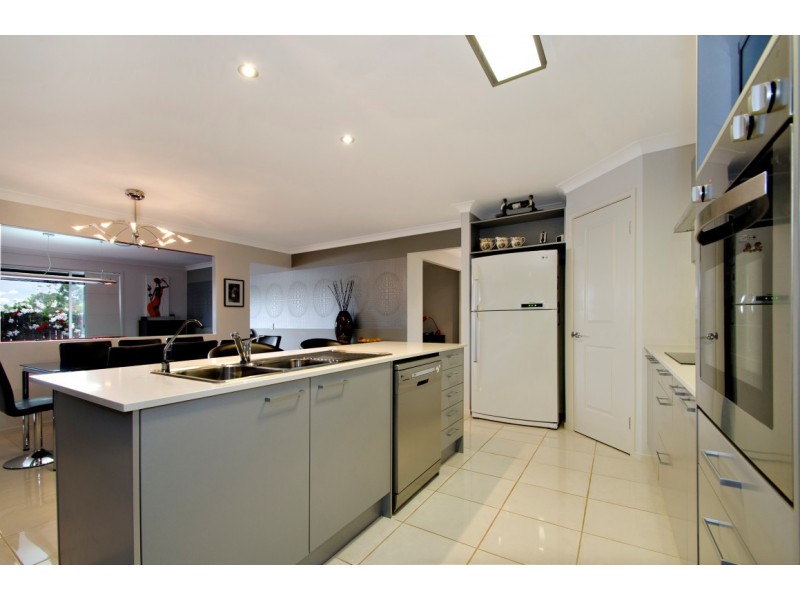 10 Kensington Drive, Cooroy QLD 4563