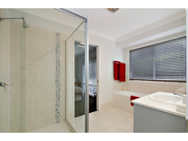 10 Kensington Drive, Cooroy QLD 4563