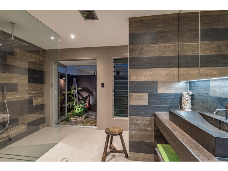 19 Kingsgate Drive, Tinbeerwah QLD 4563