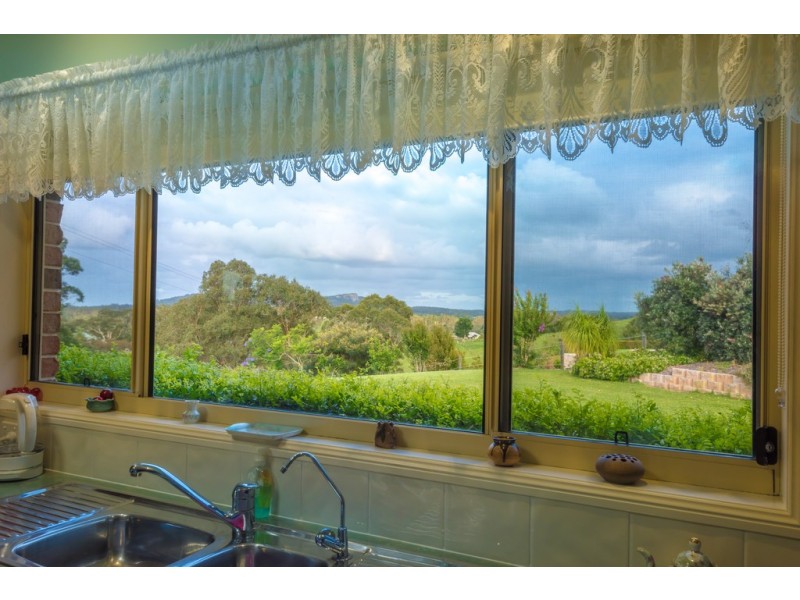 49 Lake Ridge Ct, Lake Macdonald QLD 4563