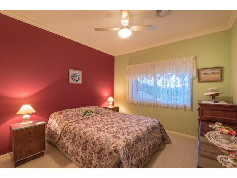 49 Lake Ridge Ct, Lake Macdonald QLD 4563