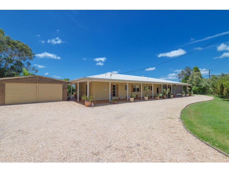 8 Pine Tree Dr, Lake Macdonald QLD 4563