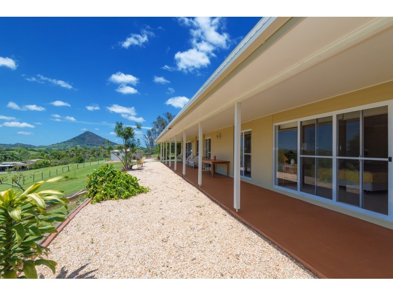 8 Pine Tree Dr, Lake Macdonald QLD 4563