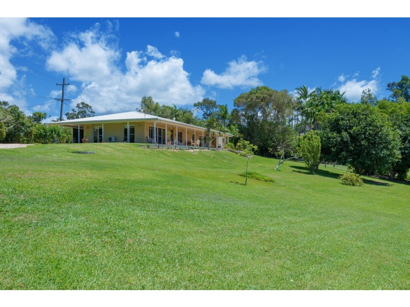 8 Pine Tree Dr, Lake Macdonald QLD 4563