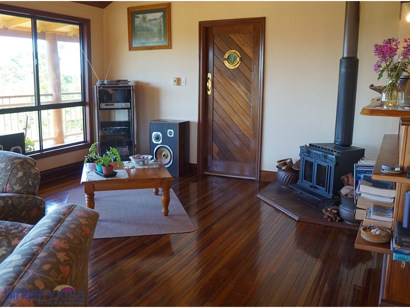 18 Pine Tree Drive, Lake Macdonald QLD 4563