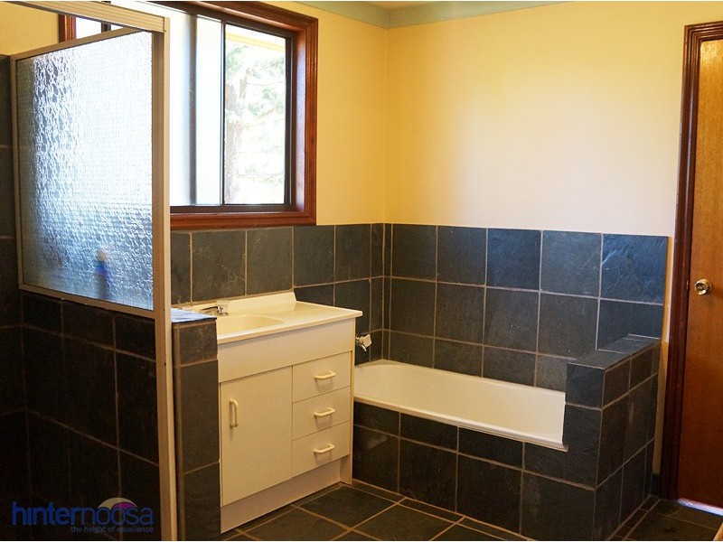 18 Pine Tree Drive, Lake Macdonald QLD 4563
