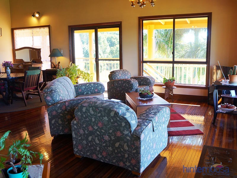 18 Pine Tree Drive, Lake Macdonald QLD 4563