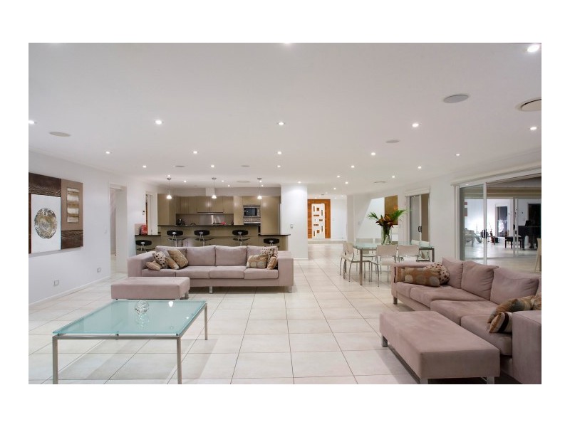 8 Upland Court, Tinbeerwah QLD 4563