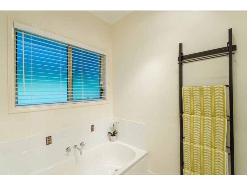 2 Vines Ct, Tinbeerwah QLD 4563