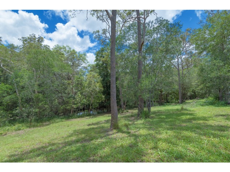 365 Louis Bazzo Dr, Pomona QLD 4568