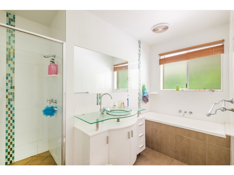 365 Louis Bazzo Dr, Pomona QLD 4568