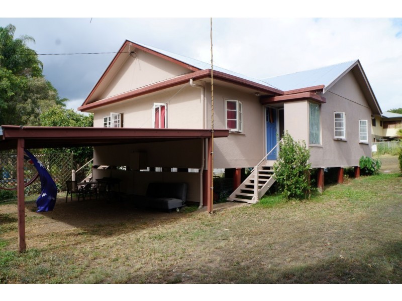 19 Railway Pde, Pomona QLD 4568