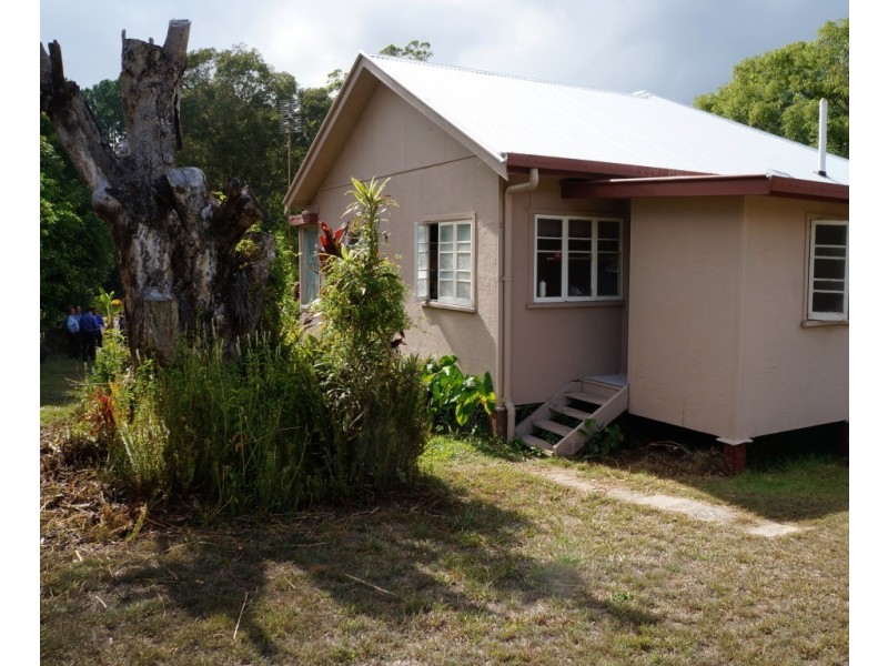 19 Railway Pde, Pomona QLD 4568