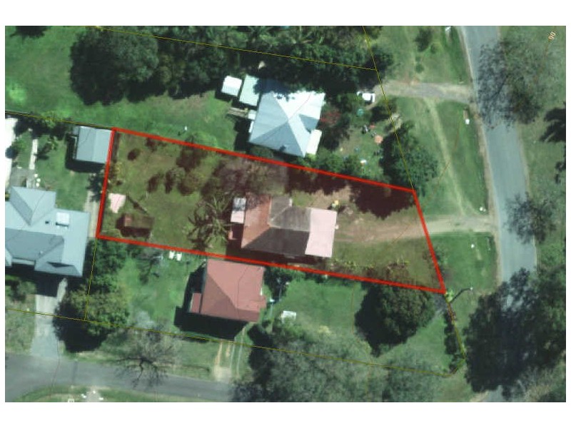 19 Railway Pde, Pomona QLD 4568