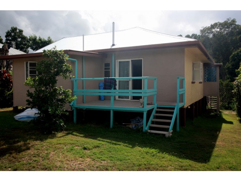 19 Railway Pde, Pomona QLD 4568