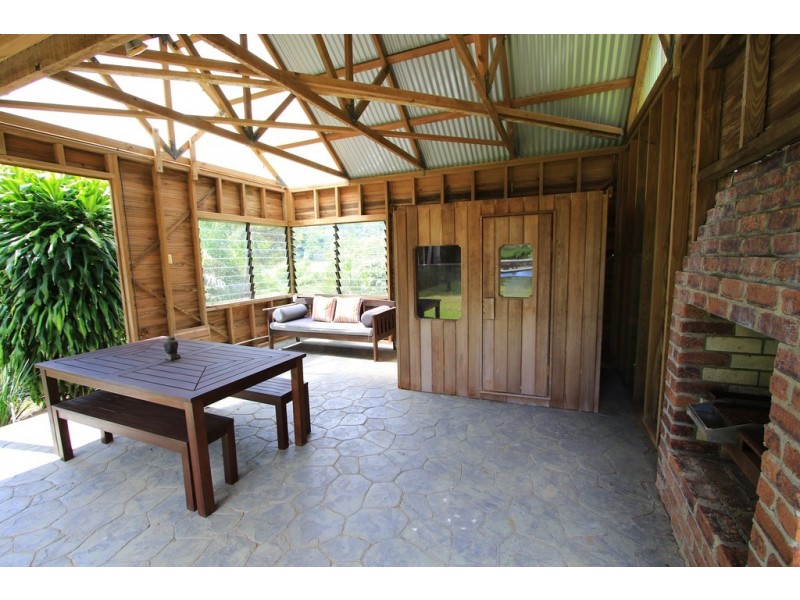 111 Lukes Rd, Cooroy Mountain QLD 4563