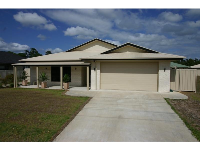 9 Oak Street, Cooroy QLD 4563