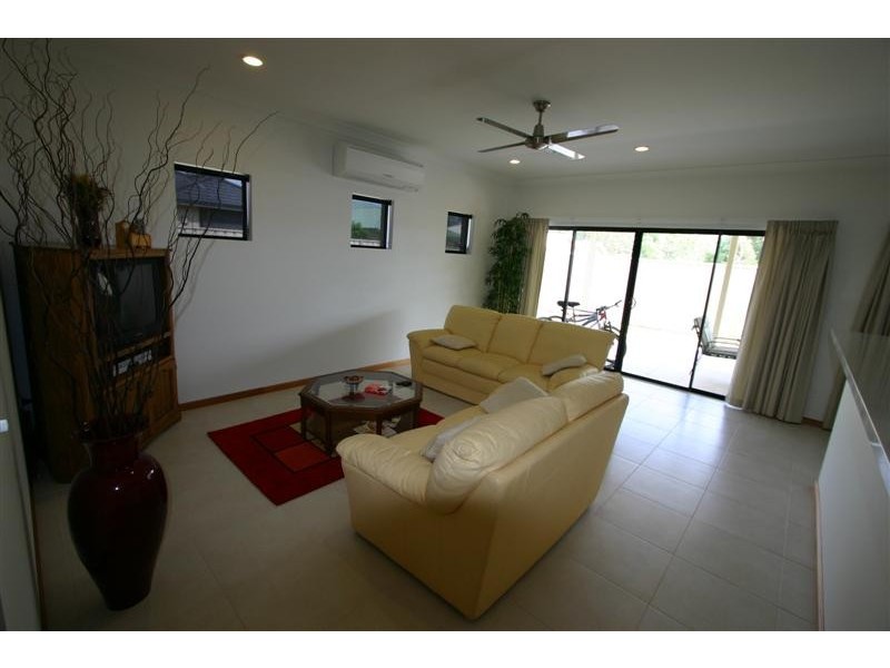 9 Oak Street, Cooroy QLD 4563