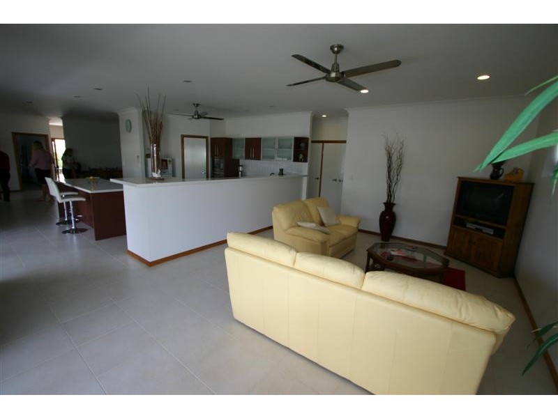 9 Oak Street, Cooroy QLD 4563