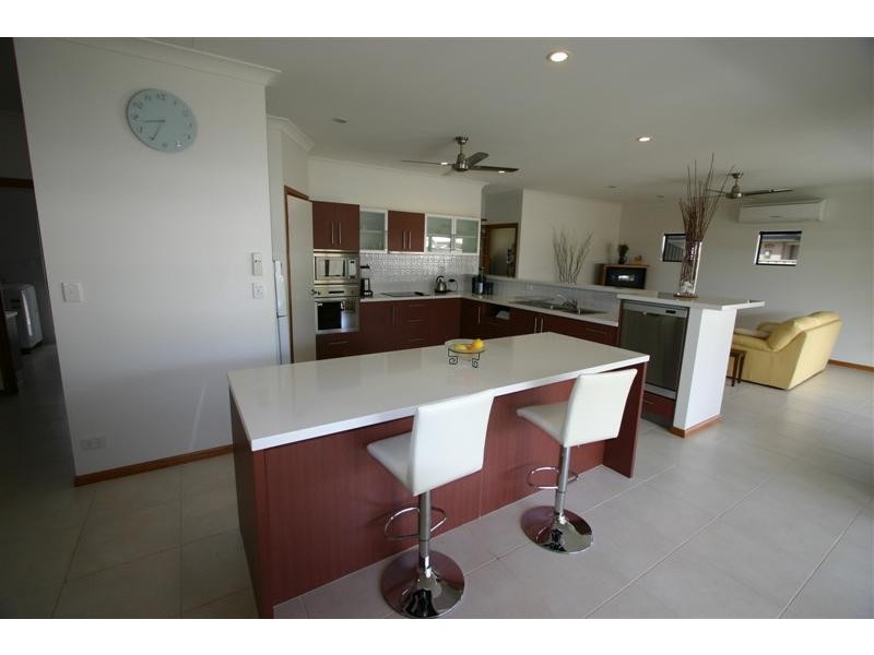 9 Oak Street, Cooroy QLD 4563