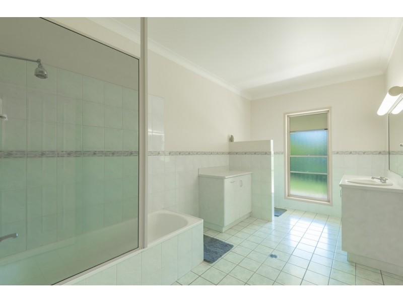 304 Cooroy Belli Creek Rd, Cooroy QLD 4563