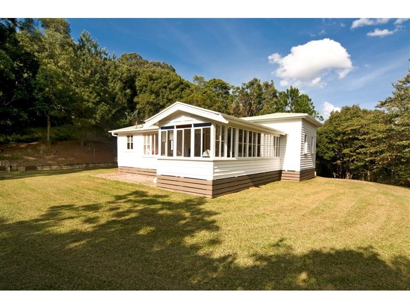 11 Moffat Rd, Kin Kin QLD 4571