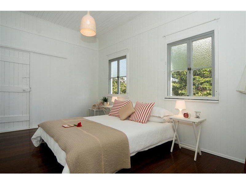 11 Moffat Rd, Kin Kin QLD 4571