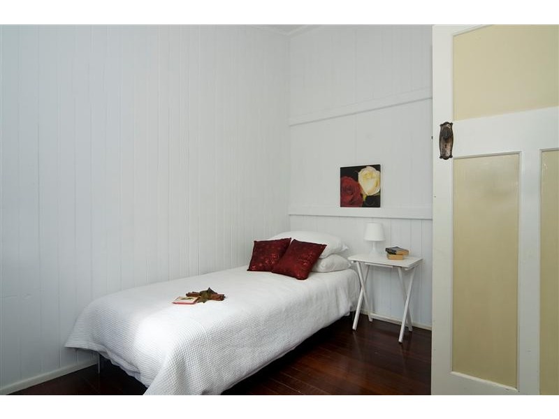 11 Moffat Rd, Kin Kin QLD 4571