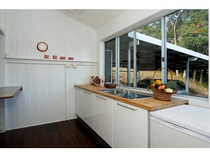 11 Moffat Rd, Kin Kin QLD 4571