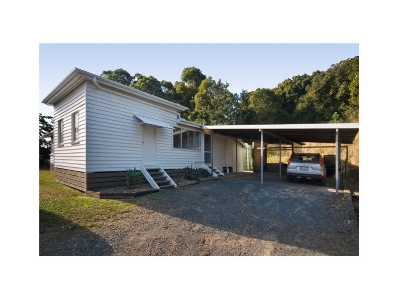 11 Moffat Rd, Kin Kin QLD 4571