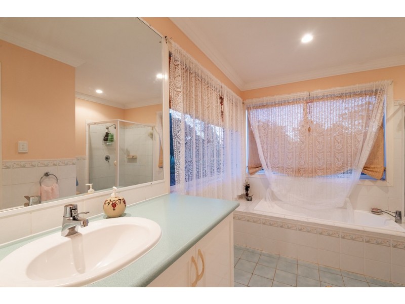 34 Saunders Drive, Cooran QLD 4569