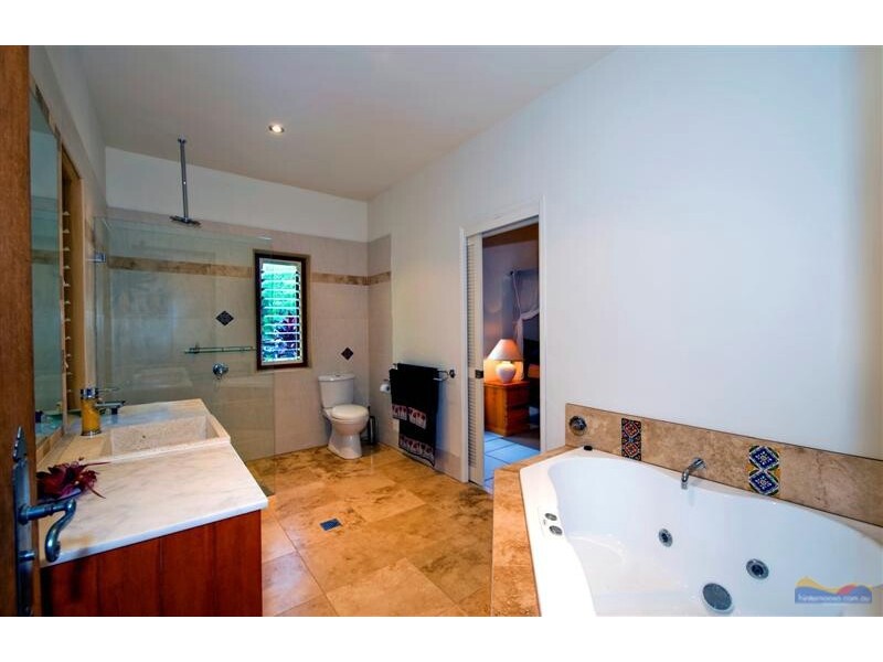 274 Illoura Drive, Cooroibah QLD 4565