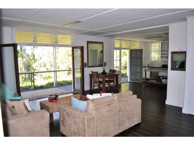 33 Gwandalan Rd, Lake Macdonald QLD 4563