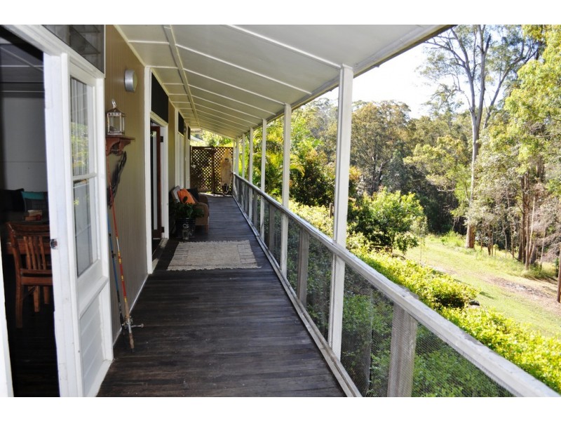 33 Gwandalan Rd, Lake Macdonald QLD 4563