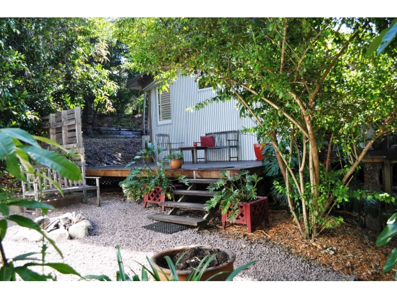 33 Gwandalan Rd, Lake Macdonald QLD 4563