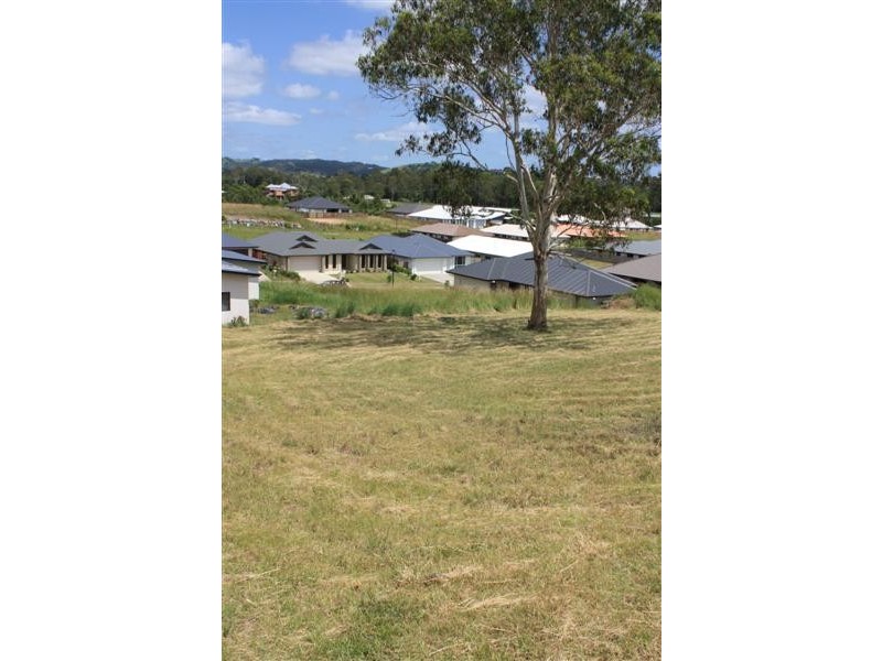 18 Viv Hull Ave, Eumundi QLD 4562