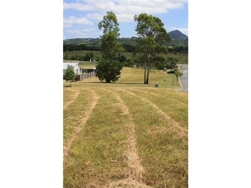 12 Viv Hull Ave, Eumundi QLD 4562