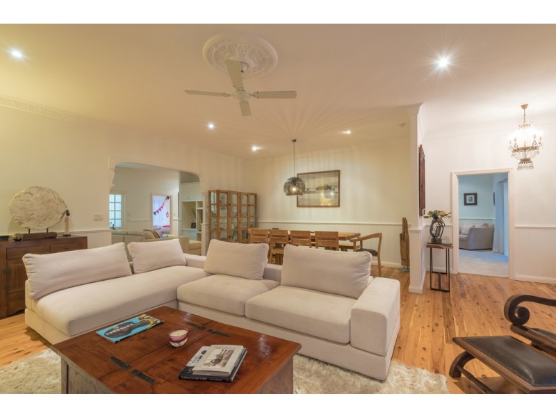 37 Kimbah Ct, Cooroibah QLD 4565