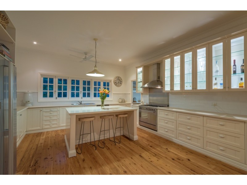 37 Kimbah Ct, Cooroibah QLD 4565